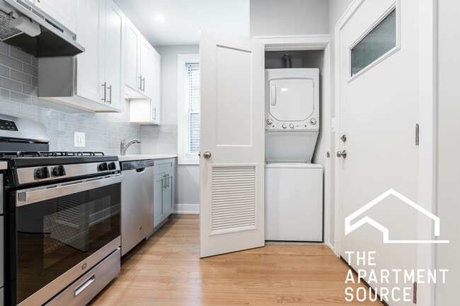 1929 W Winona St, Unit 1F in Chicago, IL - Building Photo - Building Photo