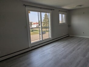 5203-352 52 St in Drayton Valley, AB - Building Photo - Building Photo