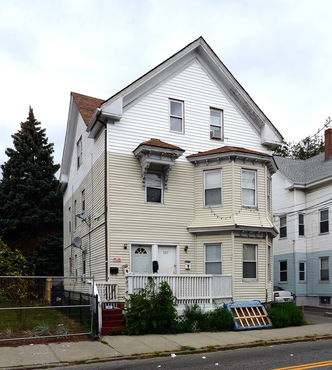 507 Chalkstone Ave in Providence, RI - Foto de edificio