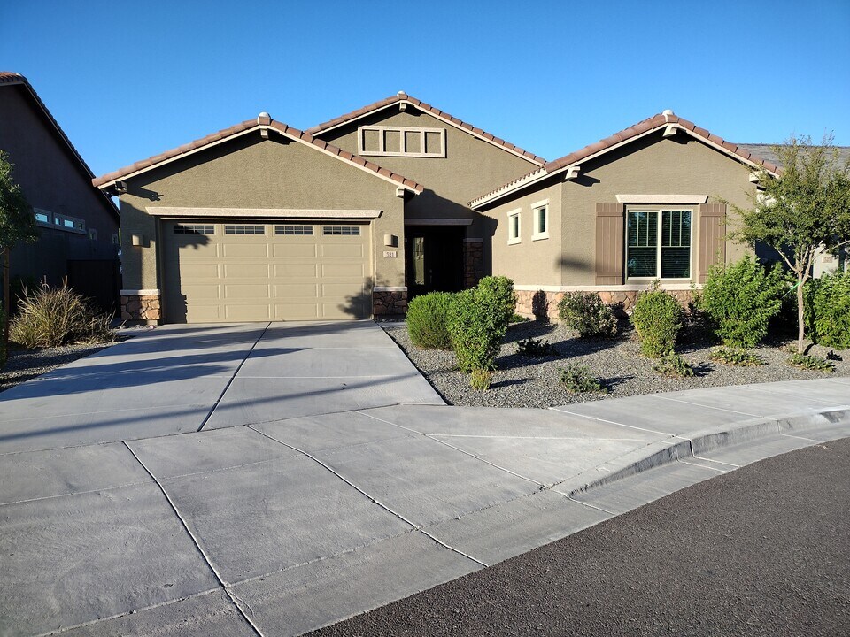 521 S 197th Ln, Unit 2 in Buckeye, AZ - Building Photo