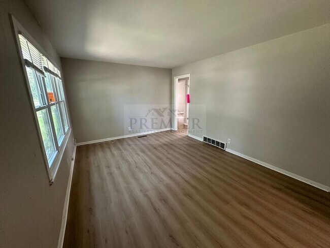 10011 Bellaire Ave in Kansas City, MO - Building Photo - Building Photo