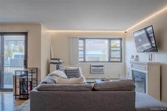 210 Fulton St in Farmingdale, NY - Building Photo - Building Photo