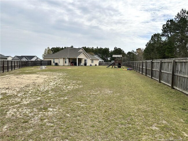 2240 Sir Michael Dr in Hope Mills, NC - Building Photo - Building Photo