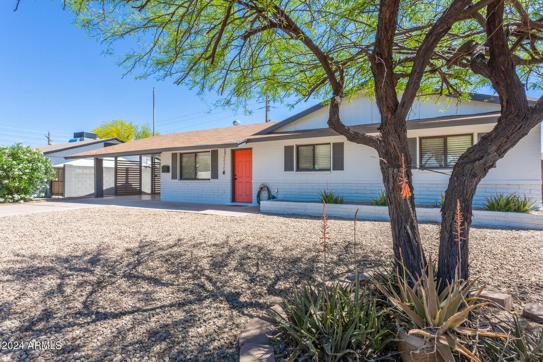 3325 S Shafer Dr in Tempe, AZ - Building Photo