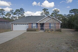 648 Alysheba Dr in Crestview, FL - Building Photo