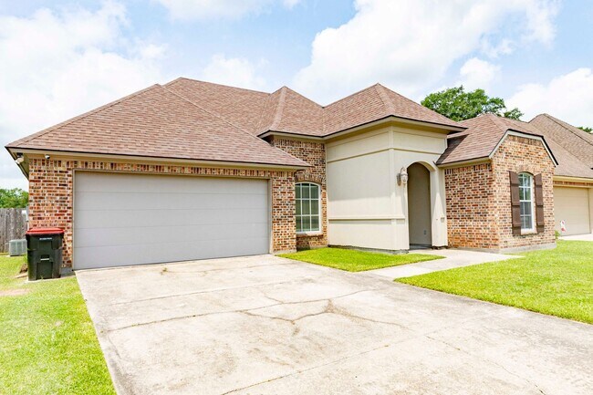 308 Forest Creek Dr in Scott, LA - Building Photo - Building Photo