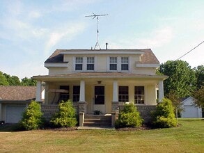 7108 Wakefield Rd in Hiram, OH - Foto de edificio - Building Photo