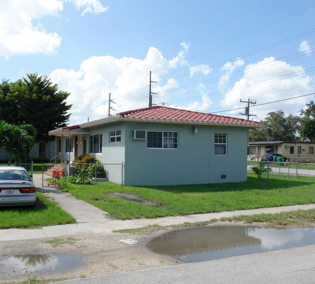 462-468 NW 82nd Ter in Miami, FL - Building Photo - Building Photo