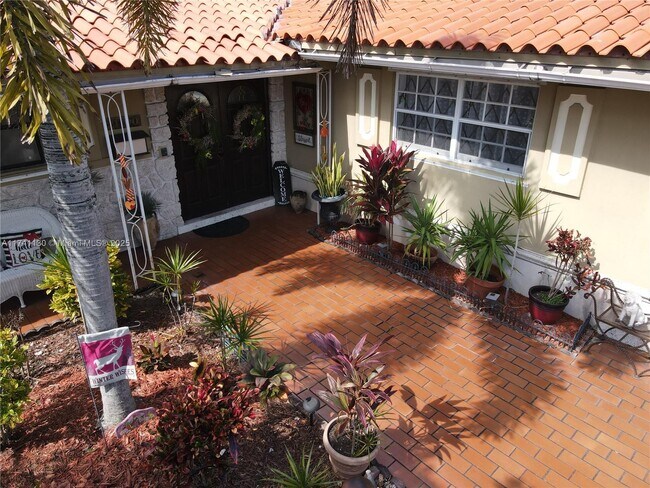 21100 NW Miami Ct in Miami, FL - Building Photo - Building Photo