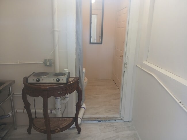 2004 NW 27th St, Unit 00