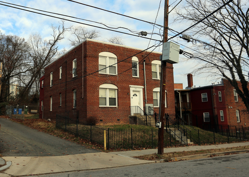 2805 28th St SE in Washington, DC - Foto de edificio