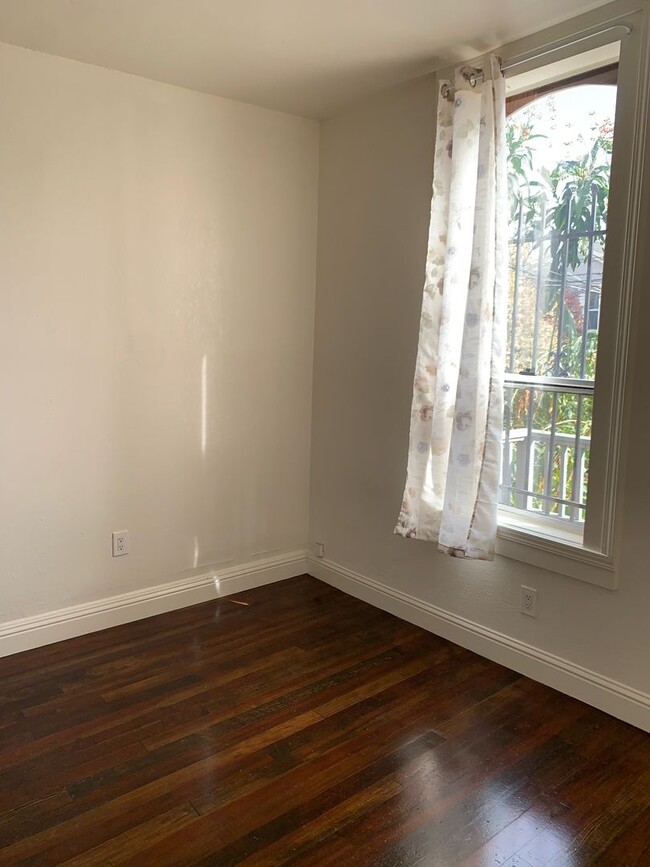 1115 Willow St-Unit -Upper in Oakland, CA - Building Photo - Building Photo