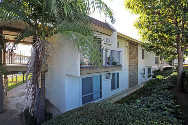 Imperial Park Apartments in Brea, CA - Foto de edificio - Building Photo