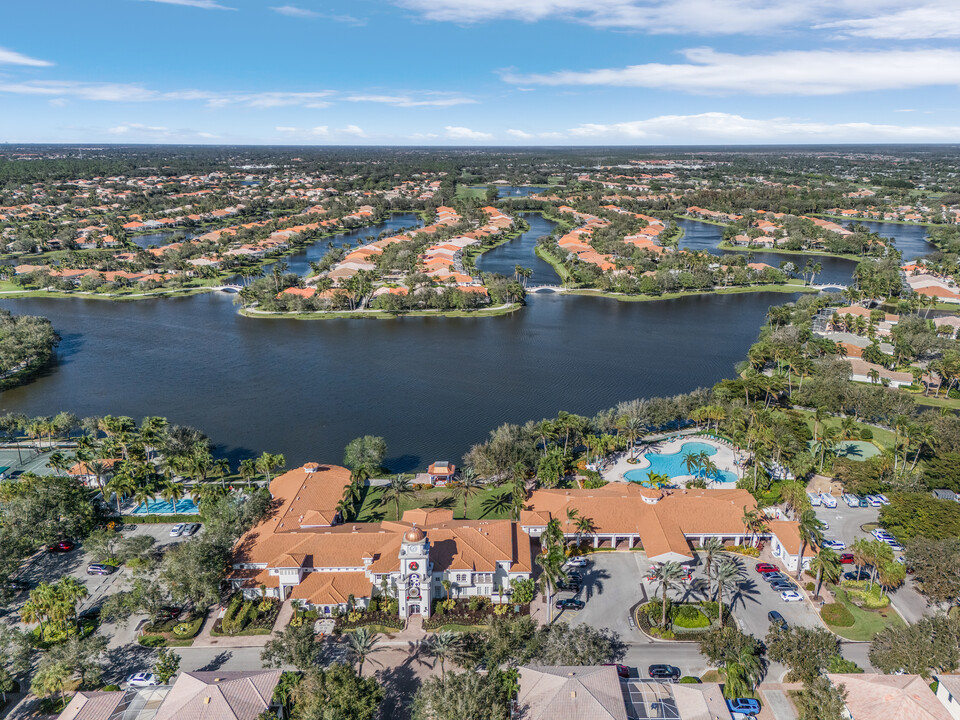 4187 Saint George Ln in Naples, FL - Foto de edificio