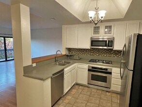 8180 Manitoba St, Unit E140 in Playa Del Rey, CA - Building Photo - Building Photo