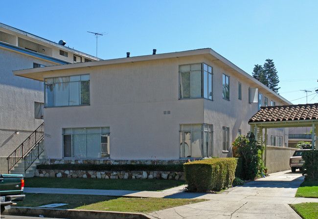 8528 Cashio St in Los Angeles, CA - Foto de edificio - Building Photo