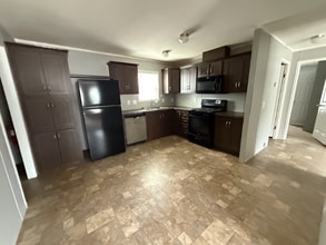 47 W Manor St in Oxford, MI - Building Photo - Building Photo