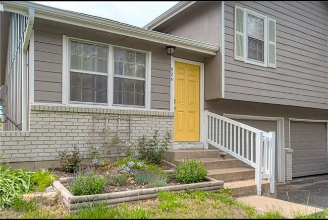 property at 1013 N Jan-Mar Dr