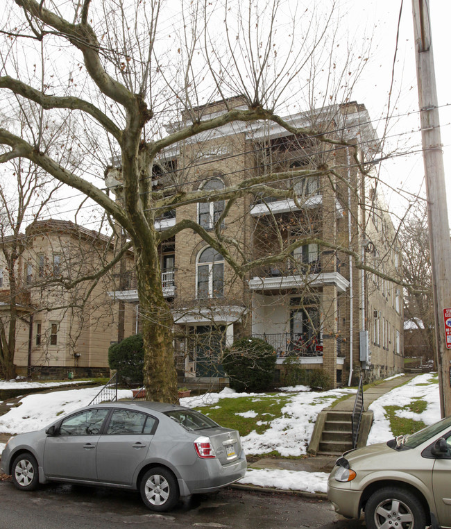 Thomas in Pittsburgh, PA - Foto de edificio - Building Photo