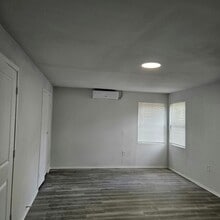 1403 E 4th Ave in Corsicana, TX - Building Photo - Building Photo