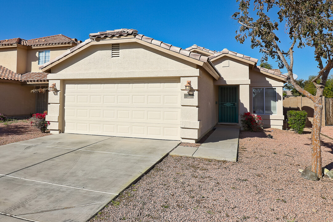 12060 W Dahlia Dr in El Mirage, AZ - Building Photo