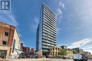 105 George St in Toronto, ON - Building Photo