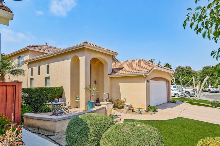 3528 Corte Yolanda in Carlsbad, CA - Building Photo