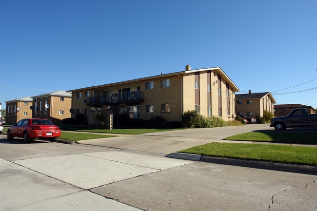 Diplomat Apartments in Warren, MI - Foto de edificio - Building Photo