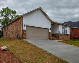 902 E Buchanan St in Prairie Grove, AR - Building Photo - Building Photo