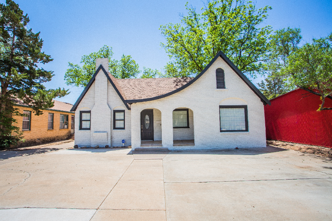 2703 21st St in Lubbock, TX - Foto de edificio - Building Photo