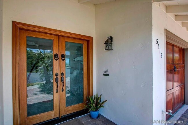 5512 Candlelight Dr in San Diego, CA - Building Photo - Building Photo