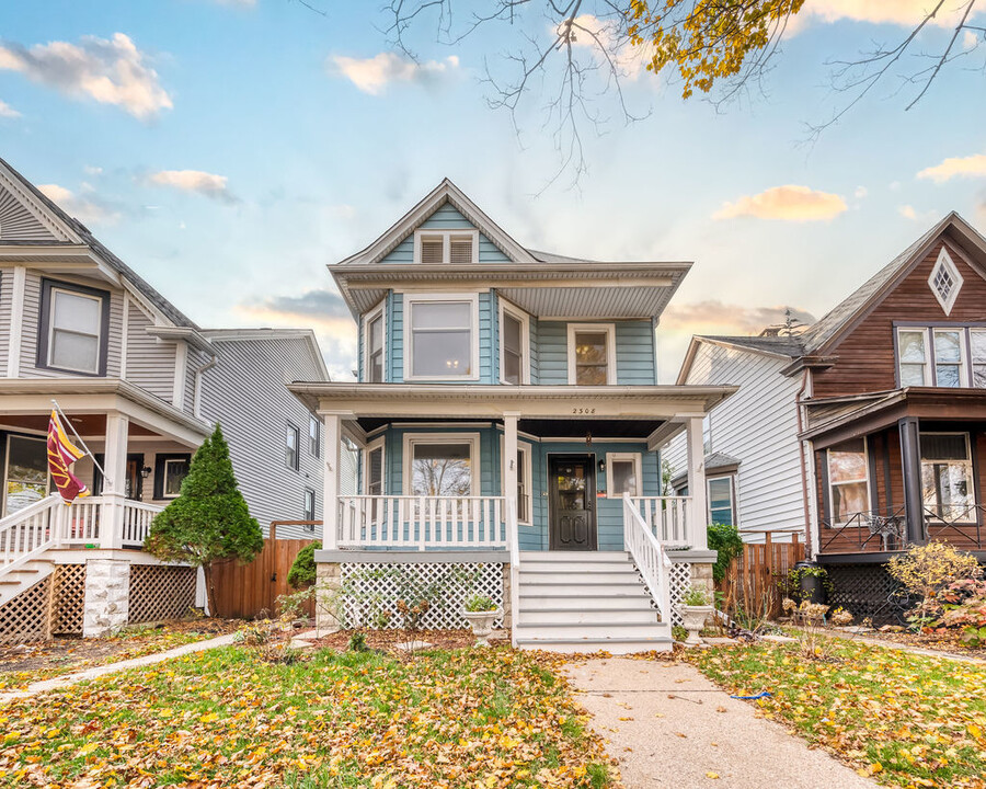 2308 N Monticello Ave in Chicago, IL - Building Photo