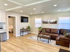 4869 Inglewood Blvd in Culver City, CA - Foto de edificio - Building Photo