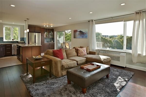 216 Saint Paul St, Unit 1 in Brookline, MA - Building Photo - Building Photo