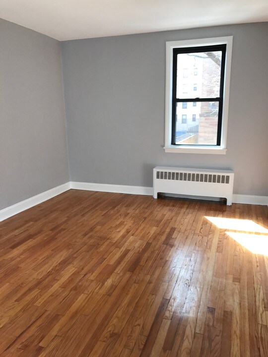 33 S Munn Ave in East Orange, NJ - Building Photo