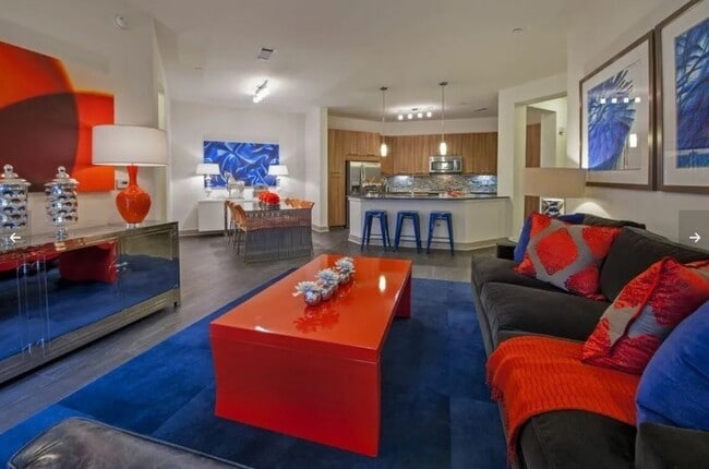 2111 Westheimer Rd in Houston, TX - Foto de edificio - Building Photo