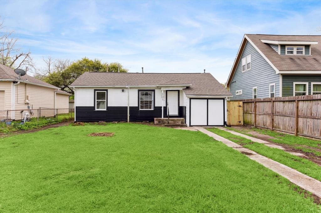 125 18th Ave N in Texas City, TX - Building Photo