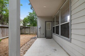 107 W Burberry Cir in Conroe, TX - Building Photo - Building Photo