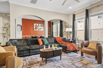 10605 Enclave Springs Ct, Unit SI ID1429785P in Houston, TX - Foto de edificio - Building Photo