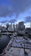 690 SW 1st Ct, Unit 2508 in Miami, FL - Foto de edificio - Building Photo