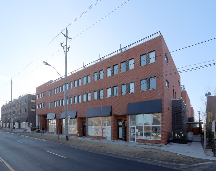 877 Wilson Ave in Toronto, ON - Building Photo