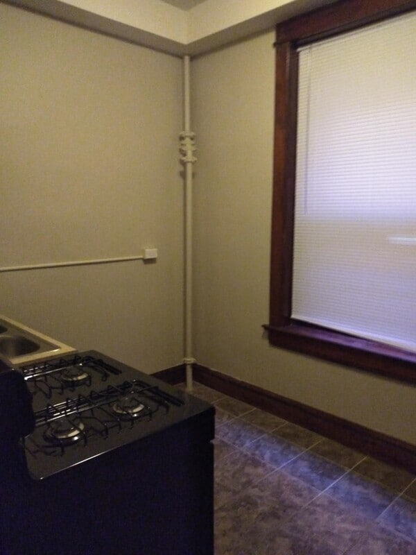 606 W 3rd St in Davenport, IA - Building Photo - Building Photo