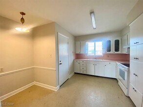 463 Treeside Dr in Akron, OH - Building Photo - Building Photo