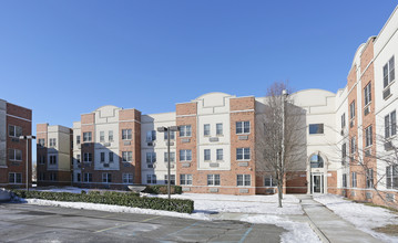 The Fountains Apartments in Brooklyn, NY - Building Photo - Building Photo