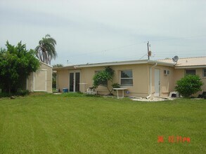 132 Dowling Ave NE in Port Charlotte, FL - Building Photo - Building Photo