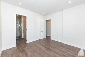 1420 W Chestnut St, Unit 2 in Chicago, IL - Foto de edificio - Building Photo
