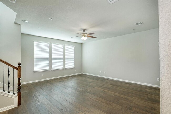 7220 Wyoming Springs Dr in Round Rock, TX - Foto de edificio - Building Photo