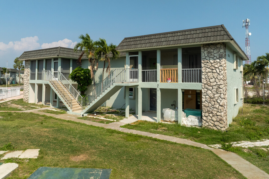 Gulf West Wind Condominiums in Ft. Myers, FL - Building Photo