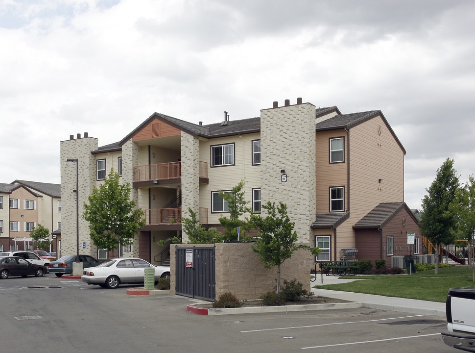 Waterman Square Apartments in Elk Grove, CA - Building Photo