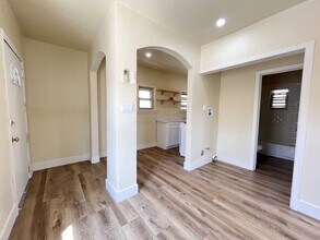 216 W Sunkist St in Ontario, CA - Building Photo - Building Photo
